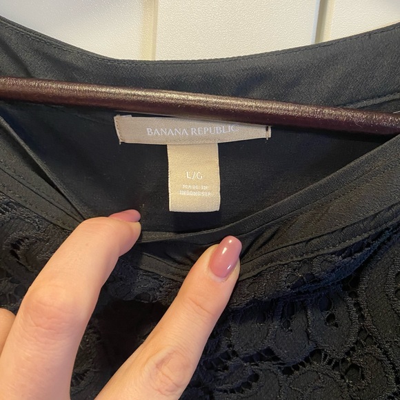 Banana Republic lace short sleeved top - Picture 5 of 5